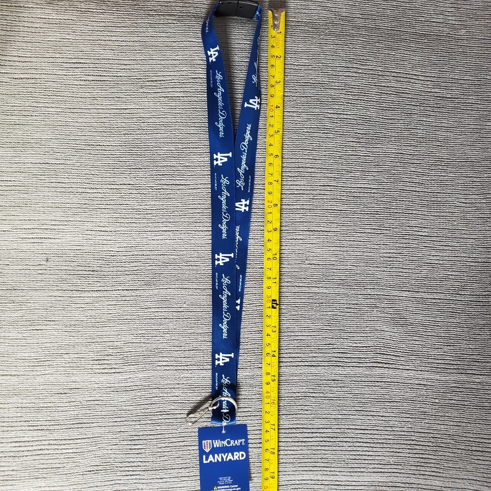 Dodgers Rally Towel & Dodgers Lanyard - Picture 7 of 11